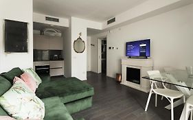 Easytopstay - Stylish Flat With Garden